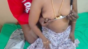 Chennai milf seduces a delivery guy in Tamil xxx MMS