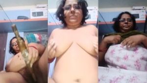 Desi lady fucks pussy with a belan in an aunty sex video